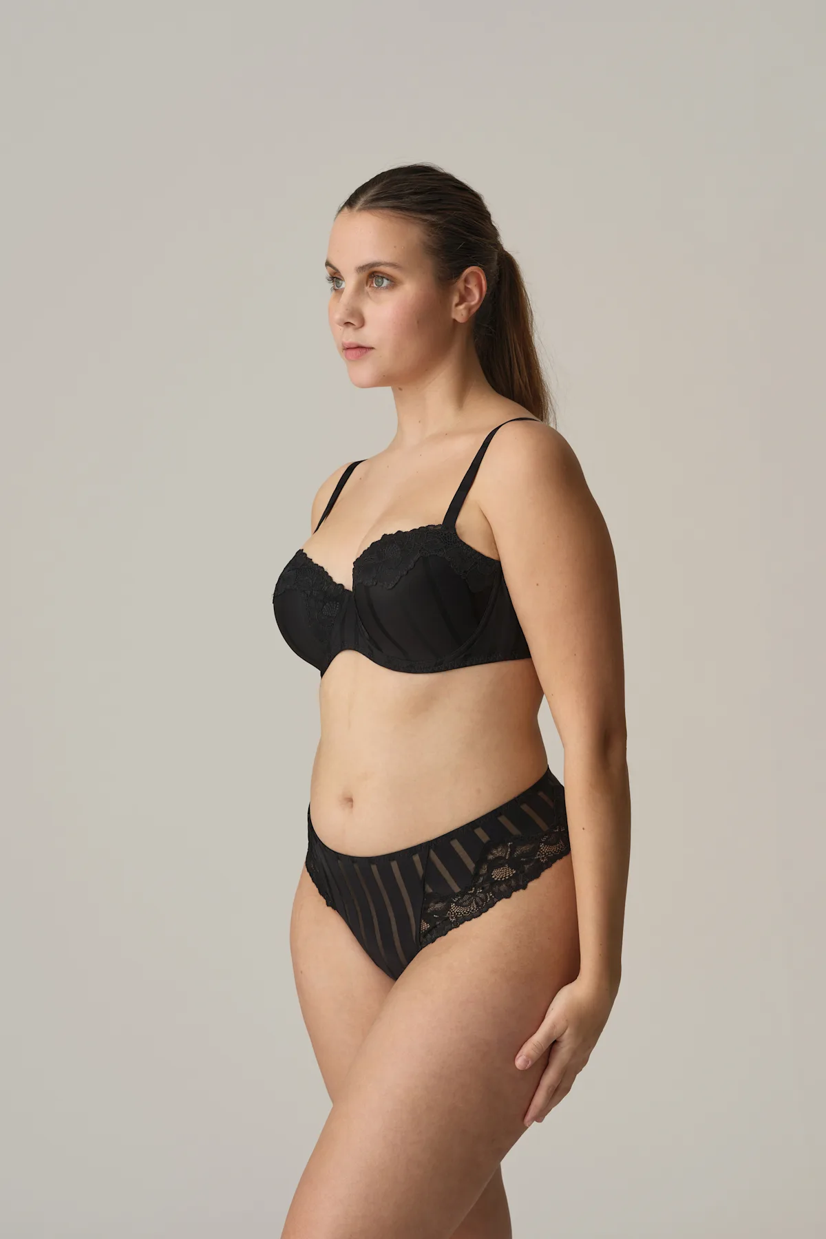 eservices_primadonna_twist-lingerie-balcony_bra-maldives-0242342-black-93307