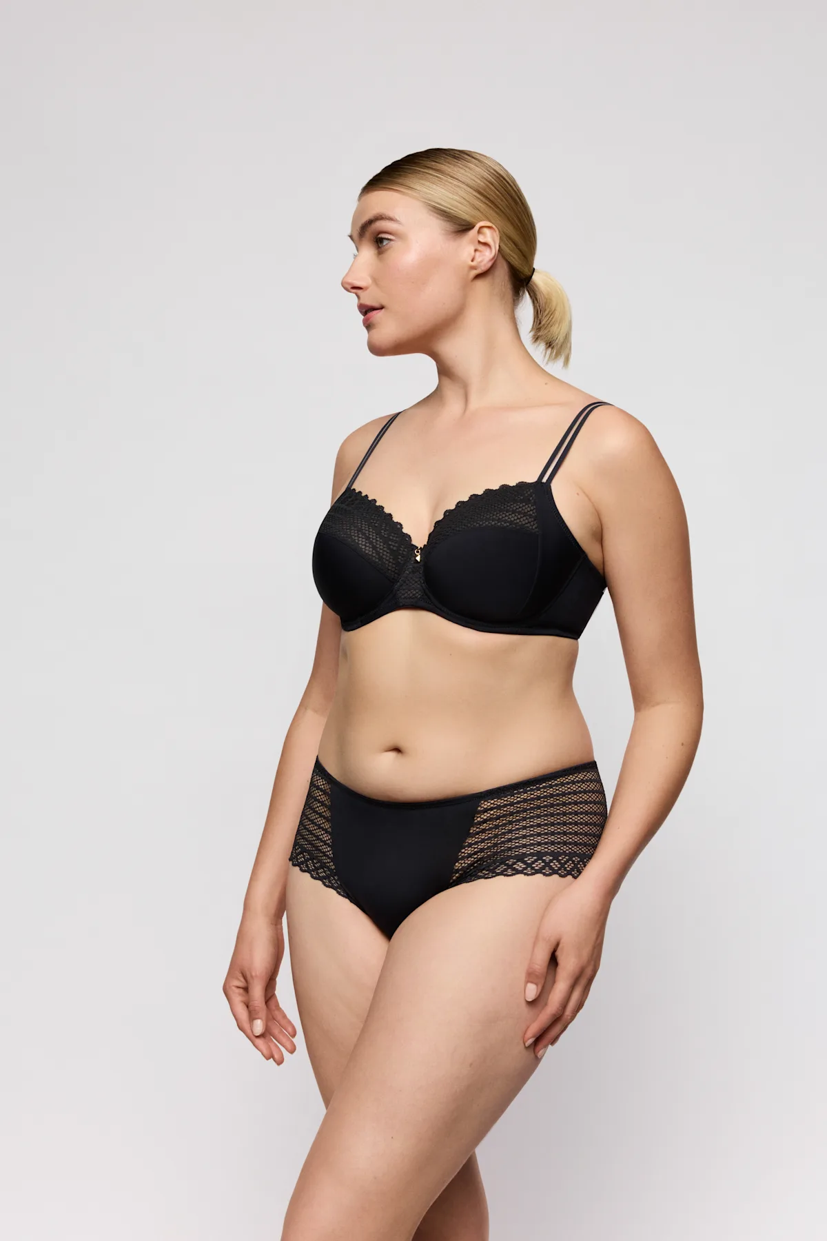 eservices_primadonna_twist-lingerie-underwired_brashorts_-_hotpants-twist_side-0142570-black0542572-black-1084903