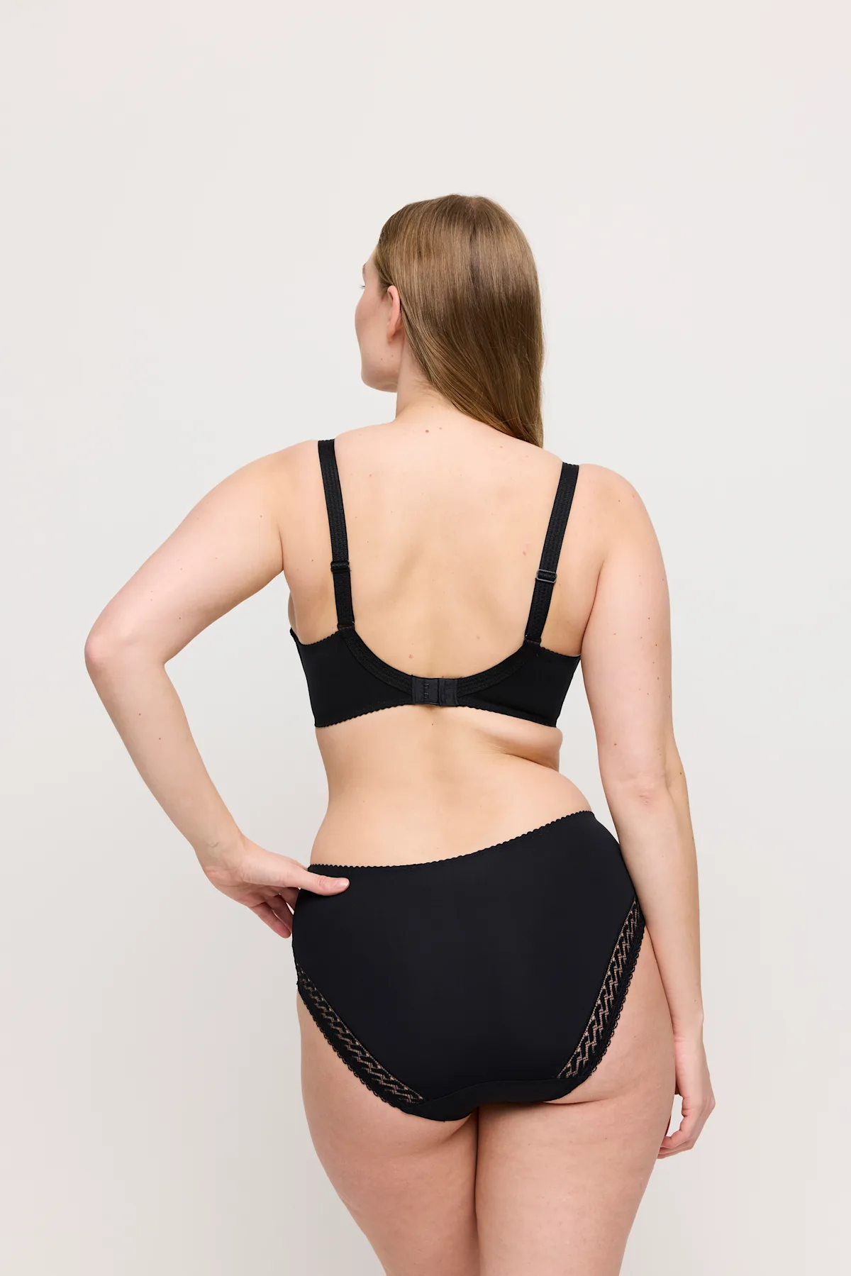 eservices_primadonna-lingerie-underwired_brafull_briefs-montara-0163380-black0563381-black-334405