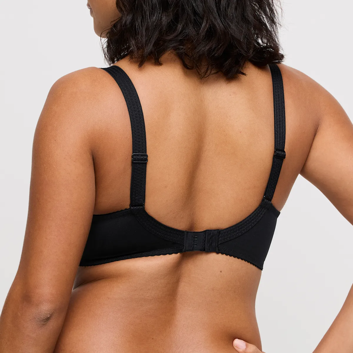 eservices_primadonna-lingerie-balcony_bra-montara-0163384-black-334571