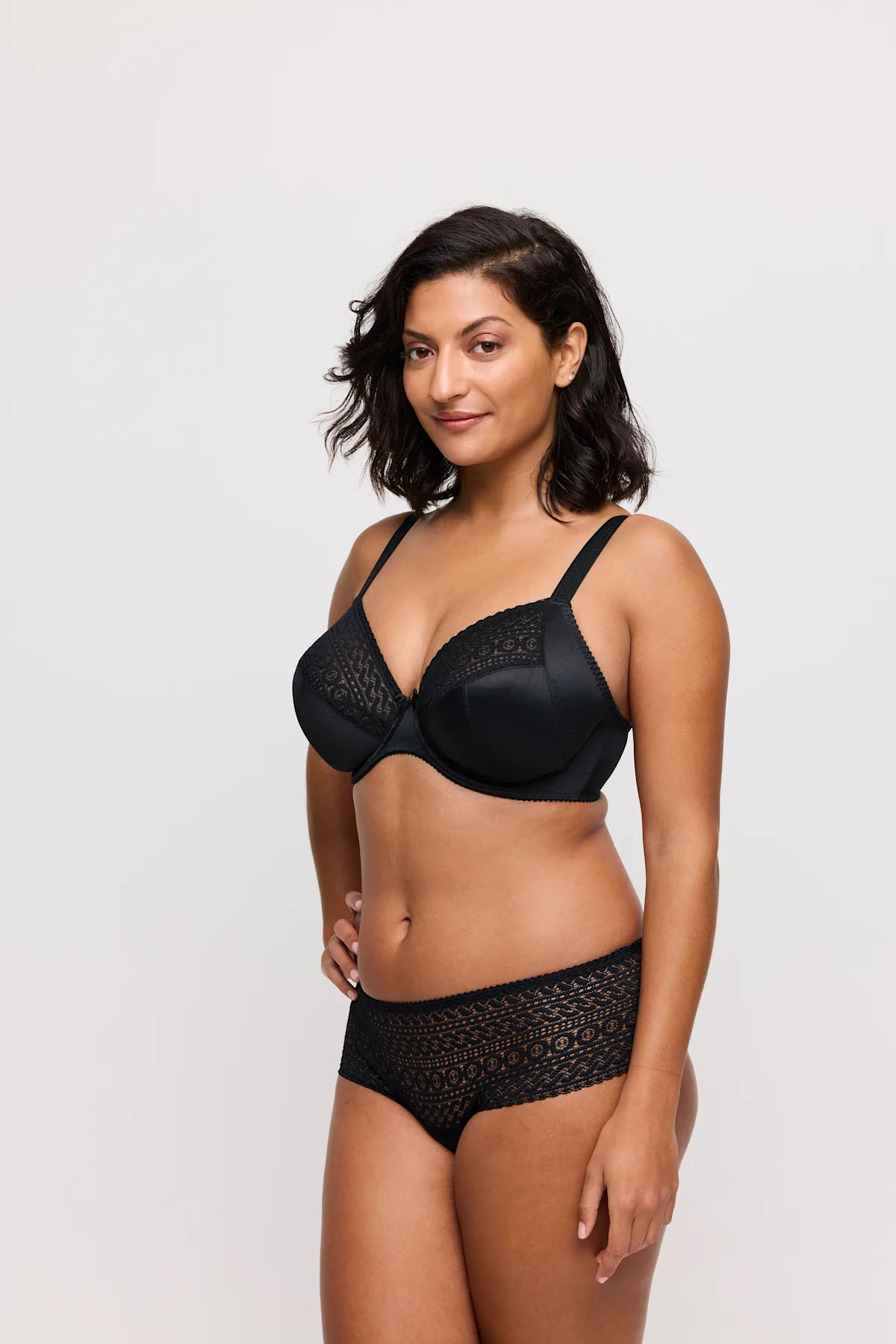 eservices_primadonna-lingerie-balcony_brathong-montara-0163384-black0663381-black-334410