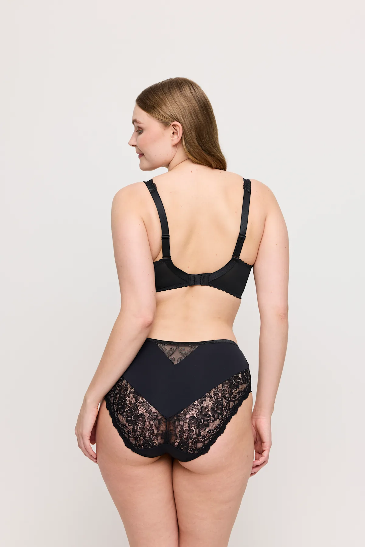 eservices_primadonna-lingerie-underwired_brafull_briefs-shimla-0163580-black0563581-black-333260