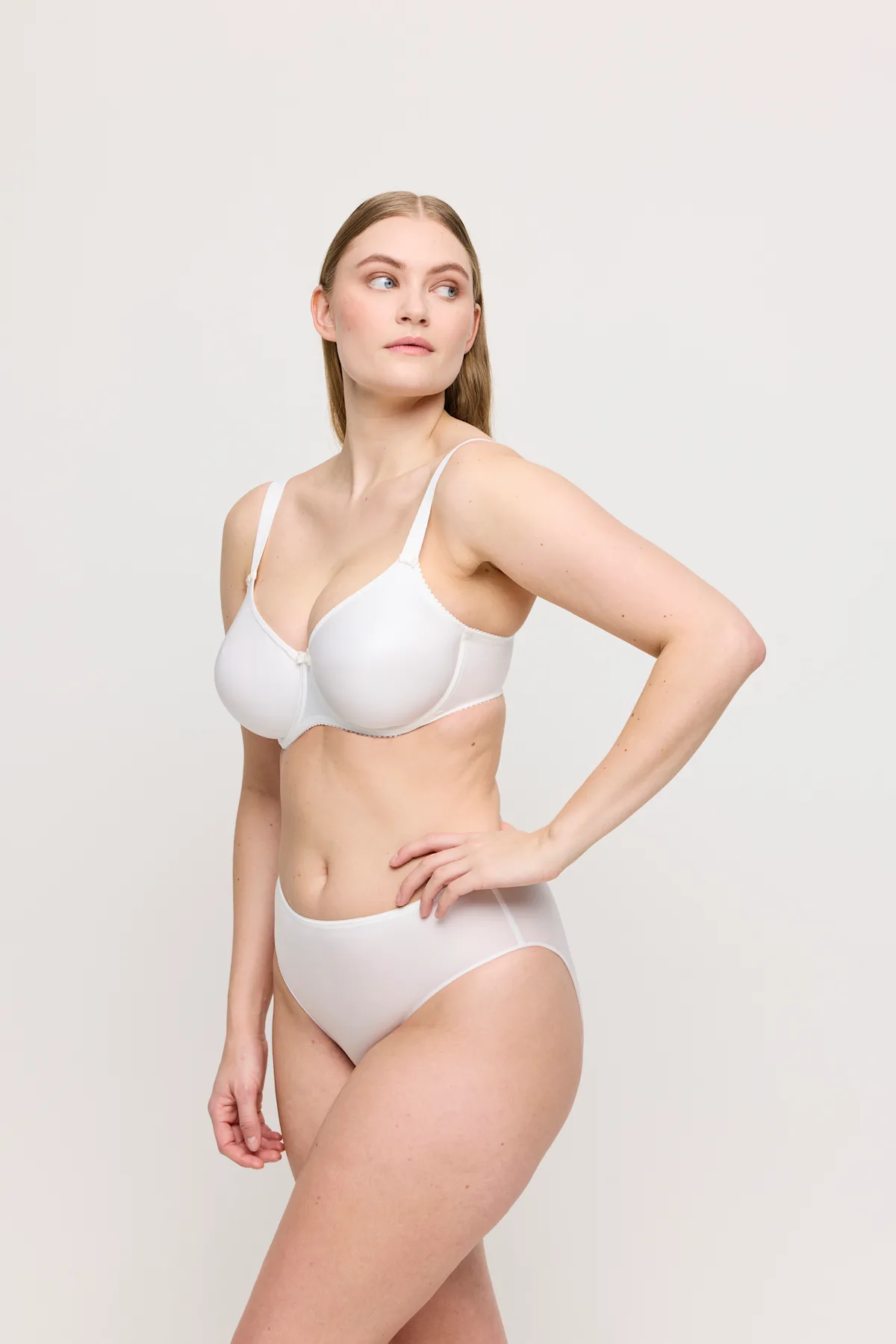 eservices_primadonna-lingerie-underwired_brafull_briefs-satin-0161330-natural0561331-natural-334232