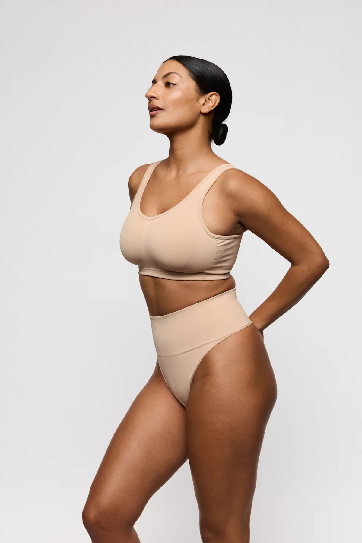 eservices_primadonna-lingerie-bralettecontrole_thong-nudda-0163610-beige0663611-beige-1084851