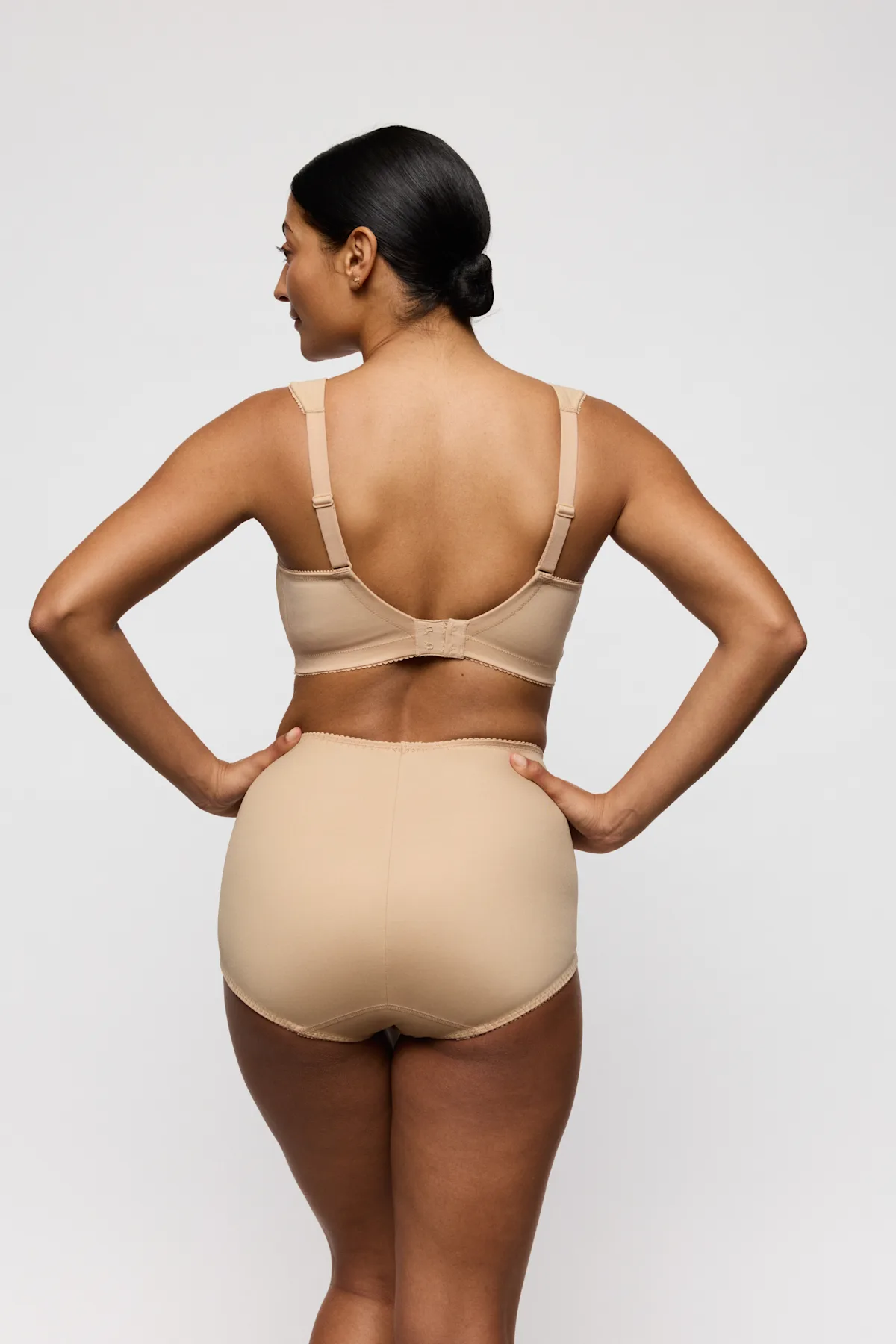 eservices_primadonna-lingerie-soft_bracontrol_briefs-salerno-0163537-beige0563534-beige-1084803