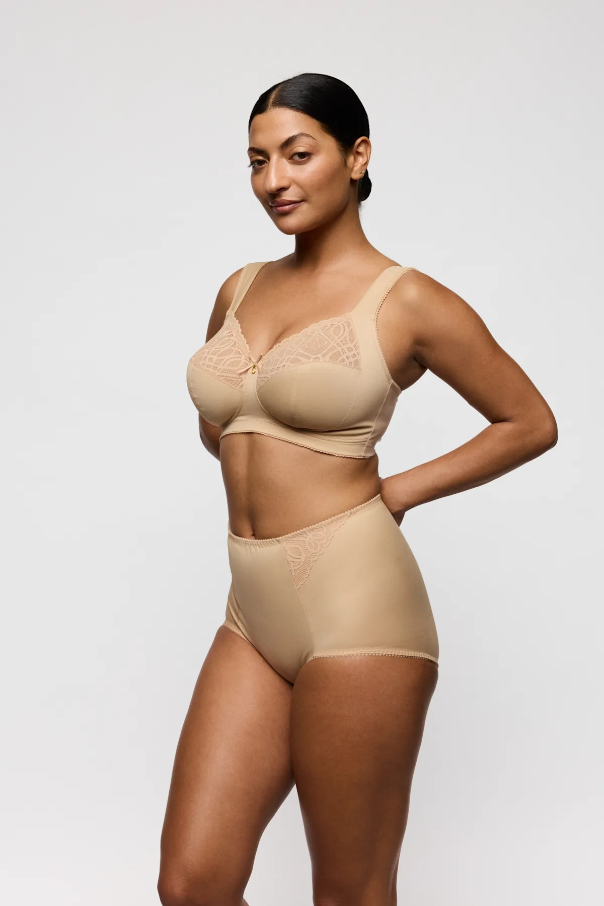 eservices_primadonna-lingerie-soft_bracontrol_briefs-salerno-0163537-beige0563534-beige-1084805