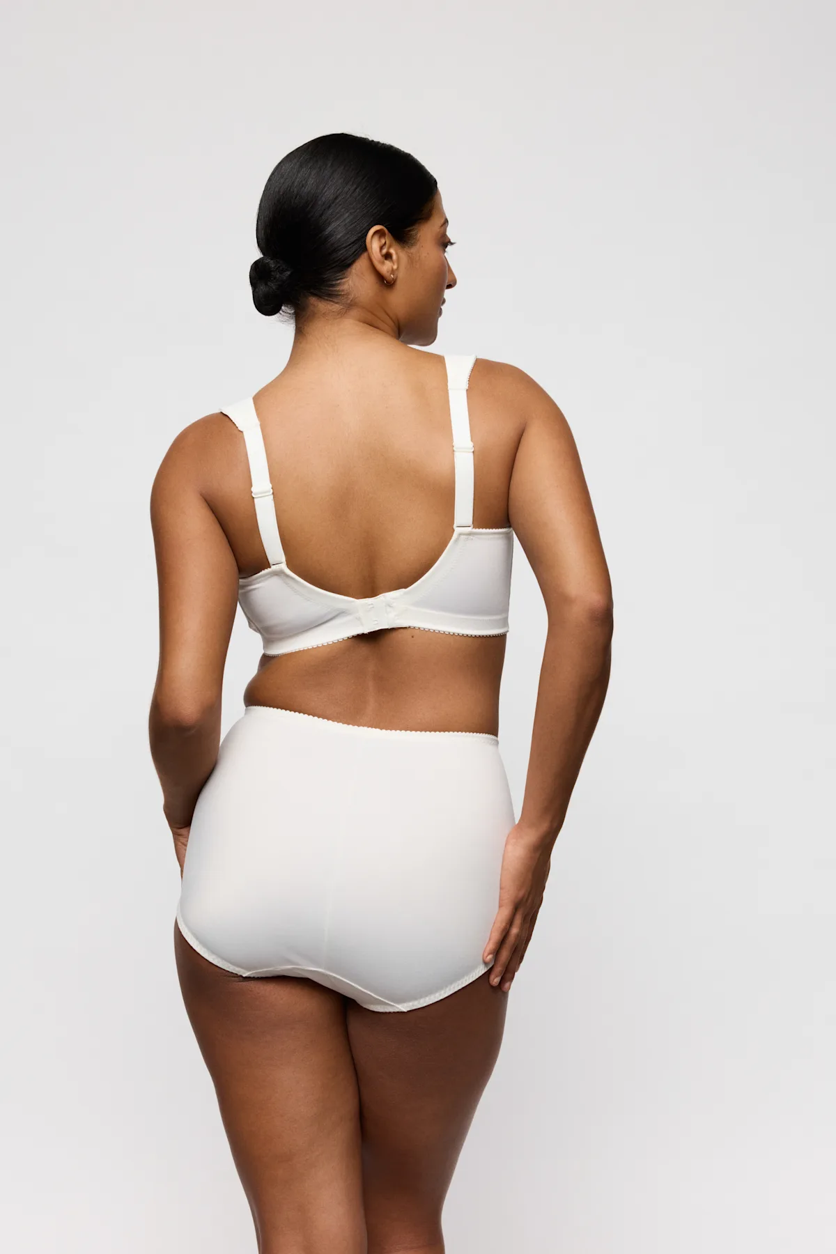 eservices_primadonna-lingerie-soft_bracontrol_briefs-salerno-0163537-natural0563534-natural-1084892